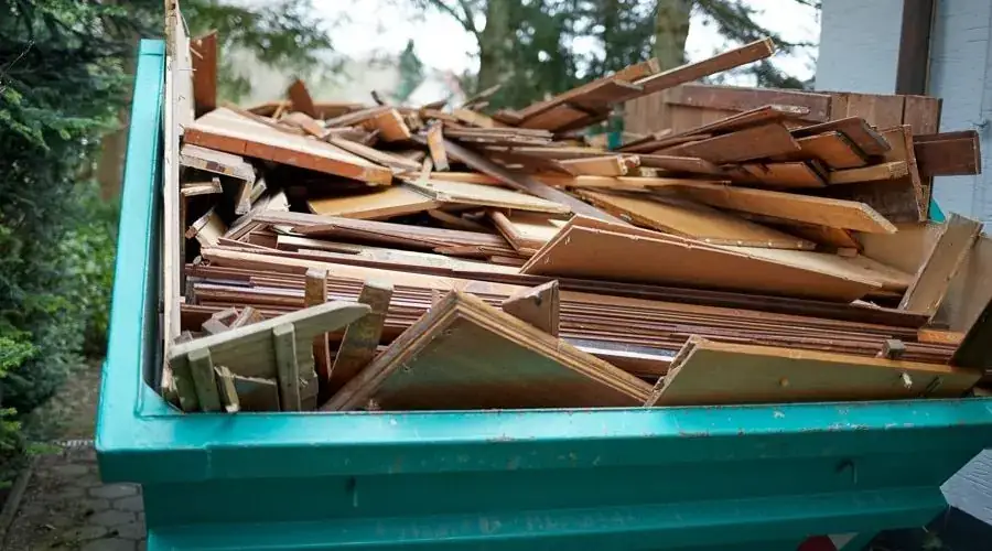 Frontal view of dumpster container